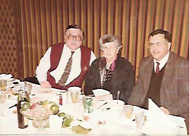 ANNE EFENDİYEVA XANIM VE KARDEŞ ABDULLAYEV ADİL İLE